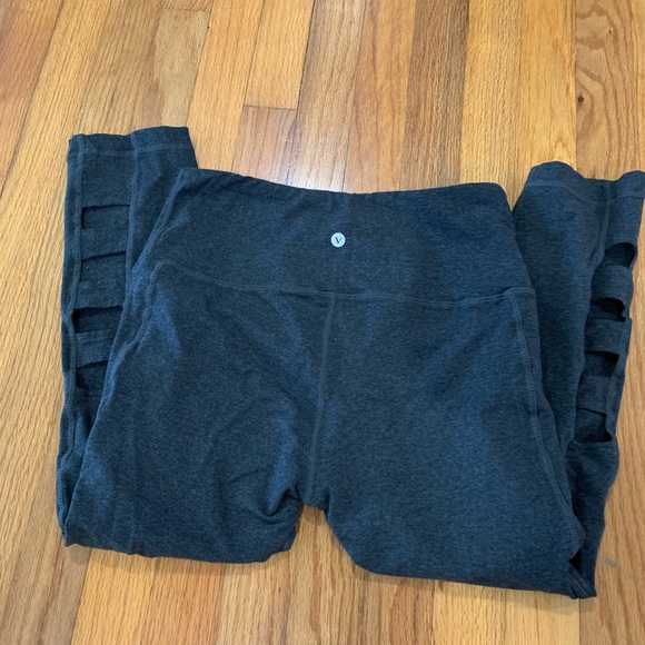 Velocity Cut Out Capri Leggings - Picture 4 of 5